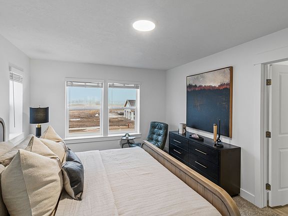 The photos are staged and may not reflect the current condition or contents of the property.