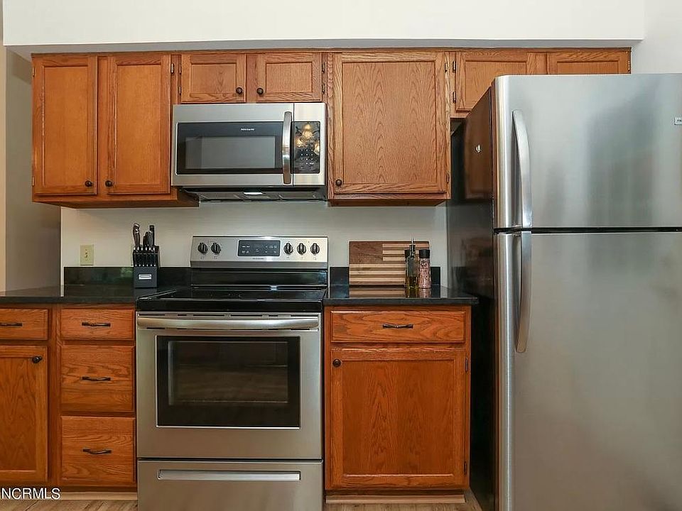 1st image of 35 Sandhills Cir