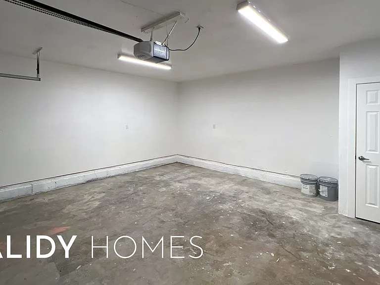 702 Amity Ln — Photo 25