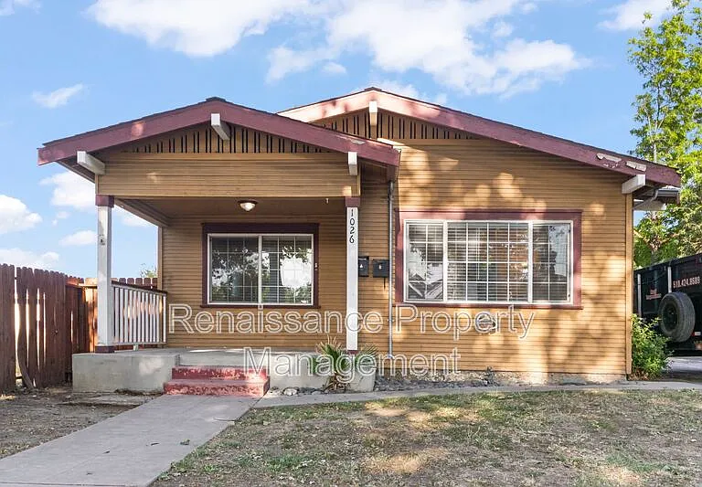 1026 N Windeler Ave #A — Photo 1