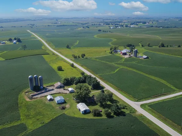 1470 Highway 102, Pella, IA 50219