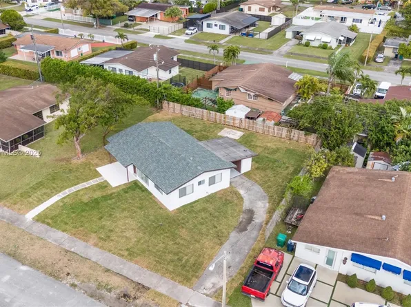 8831 SW 43rd St, Miami, FL 33165