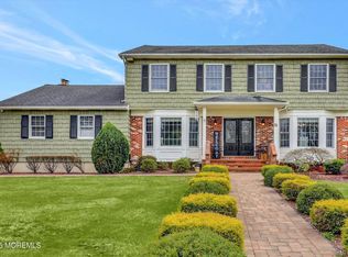 11 Beth Dr, Manalapan, NJ 07726