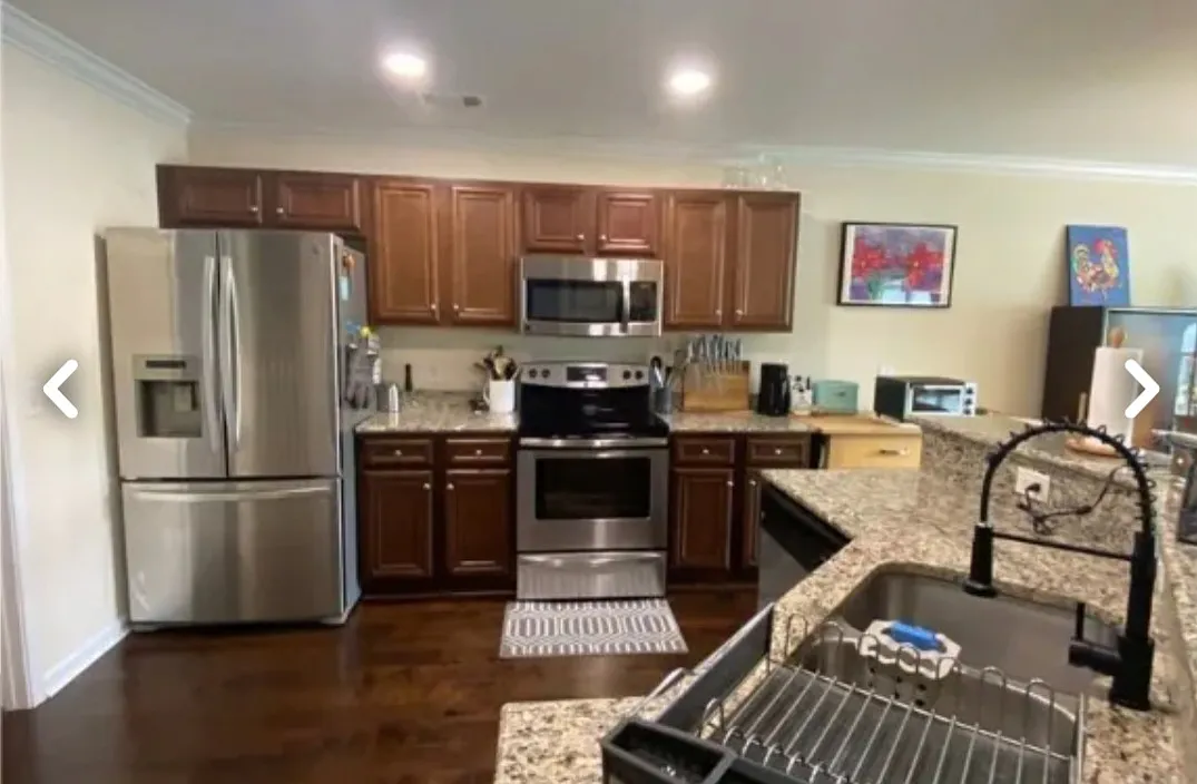 3 bed, 1867 sqft, $2,400 — Photo 2