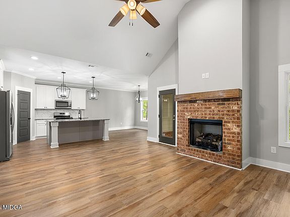 5th image of 627 Whispering Pines Dr
