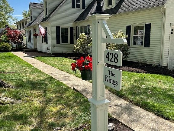 5th image of 428 Crestwood Ave