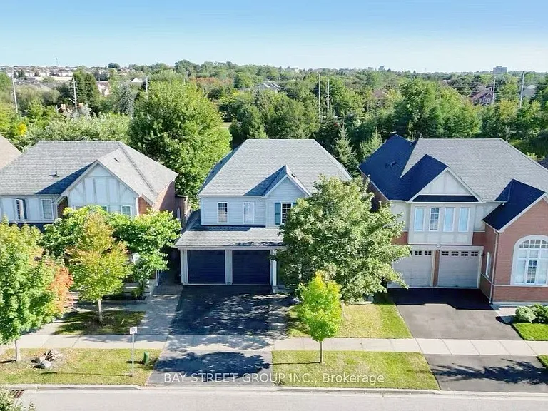 17 Bradbury Cres — Photo 2
