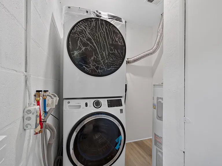 6821 NW 39th Ave — Photo 19