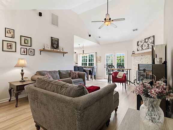 5th image of 226 Glen Crest Dr