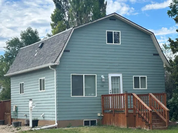 120 Ohmer St, Bottineau, ND 58318
