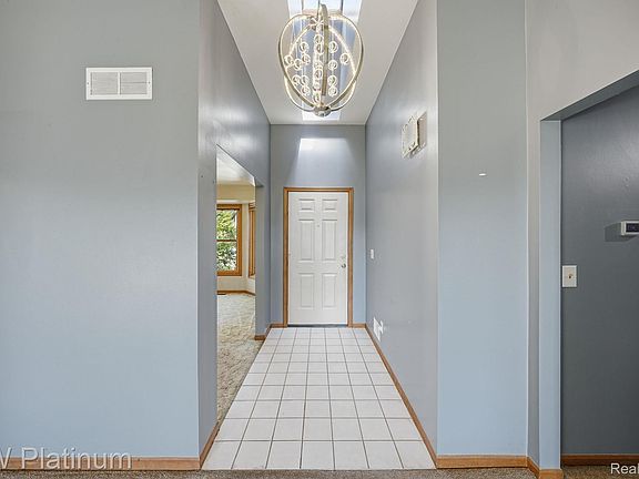 4th image of 46439 Greenbriar Dr