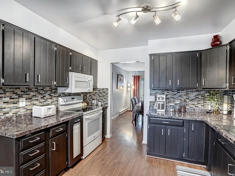 206 Summers Ct — Photo 19