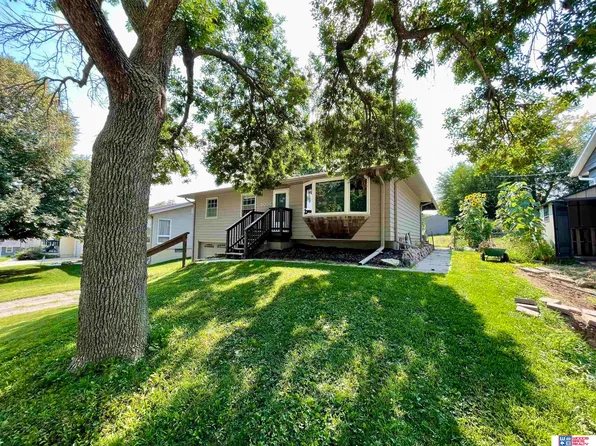 5006 N 93rd St, Omaha, NE 68134