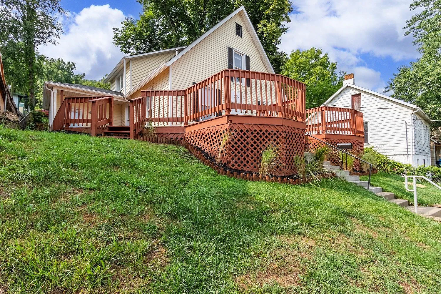 225 Conwell St photo 1