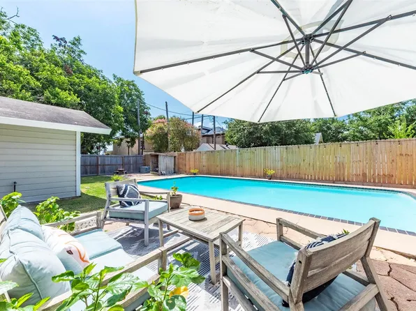 11 10th Ave N, Texas City, TX 77590