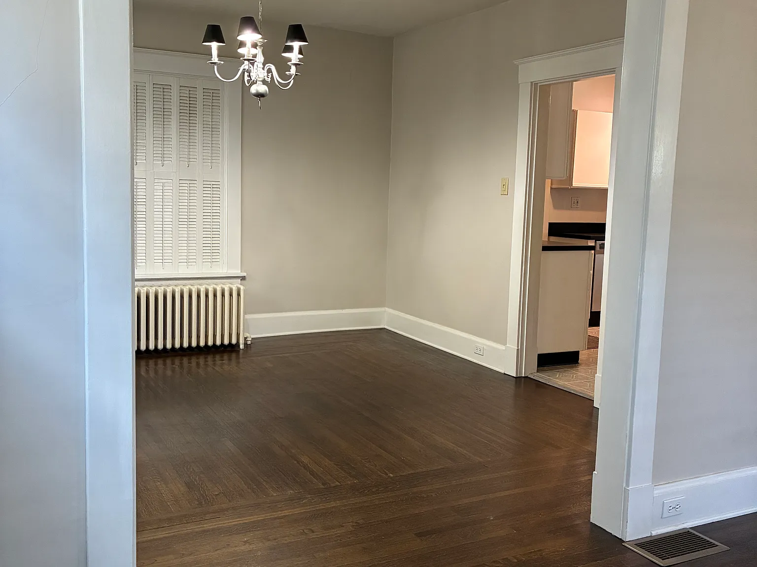 2809 Linwood Ave — Photo 4