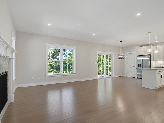 4th image of 326A S Main St #1