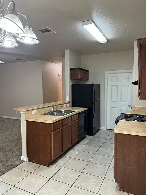 3 bed, 1186 sqft, $1,725 — Photo 3