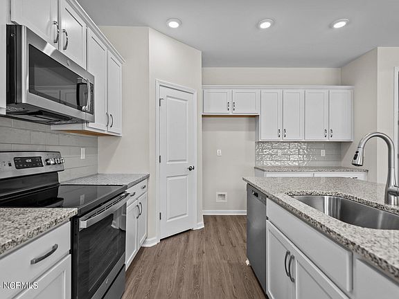 4th image of 644 Lemming Lane SE