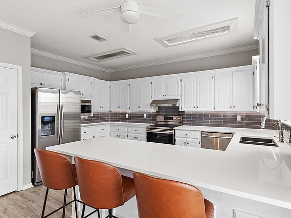 3rd image of 6011 Beacon Hill Dr