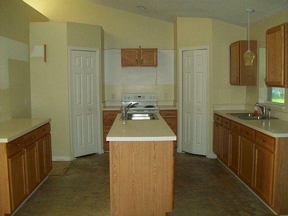 3rd image of 1650 SE Aires Lane