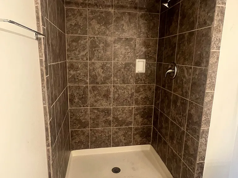 112 W Falls Rd — Photo 9