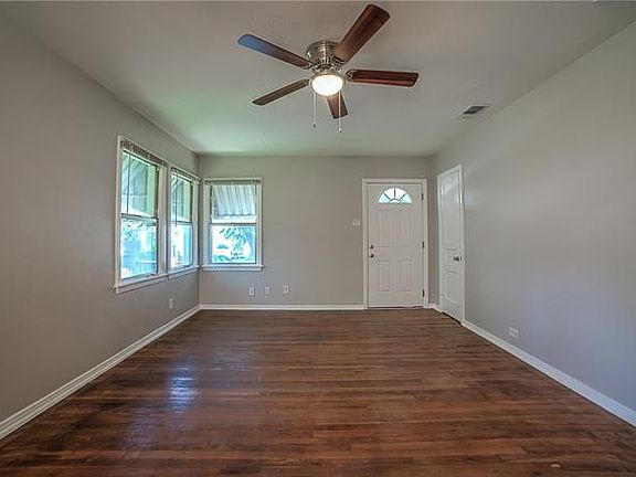 3rd image of 112 E Avenue E