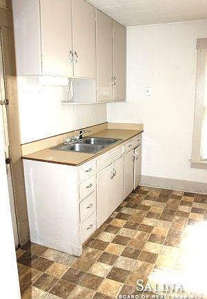 3rd image of 1115 W Ash St