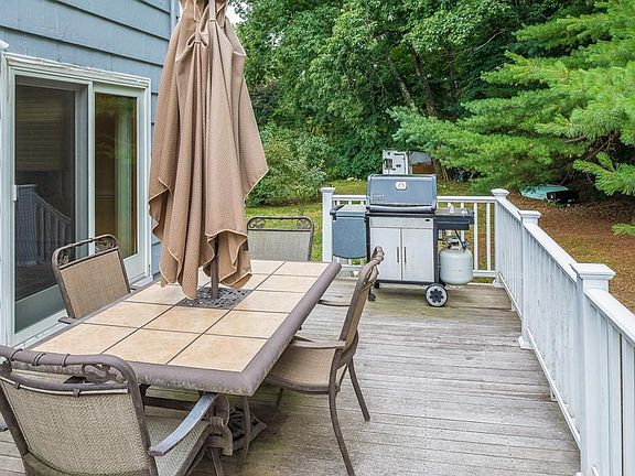 5th image of 15 Crestwood Ln