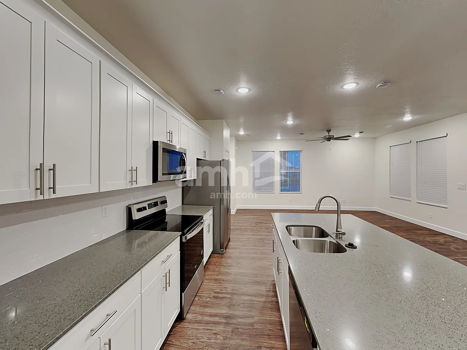 5 bed, 3.5 bath, 2749 sqft, $3,010 — Photo 3