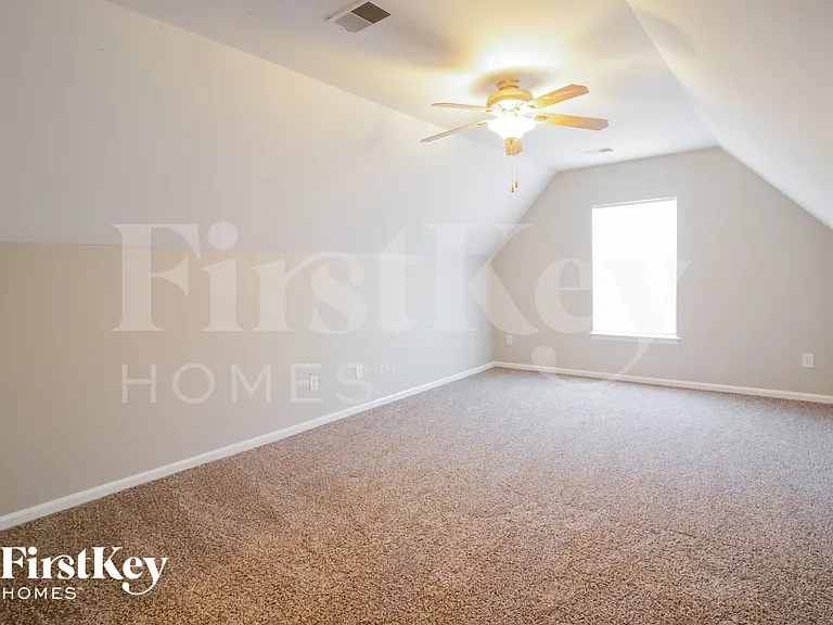 528 Beverly Dr — Photo 10