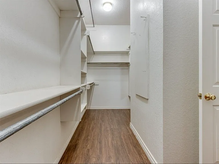 16605 Farmington Way — Photo 8