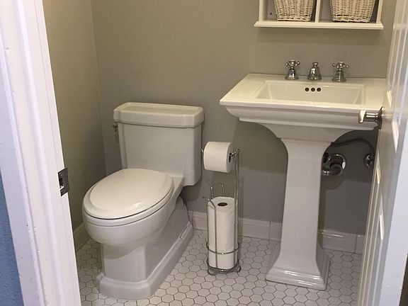 3rd image of 585 Latimer Cir
