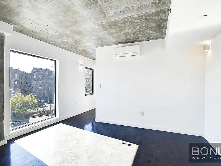 1202 Astoria Blvd #4B — Photo 2