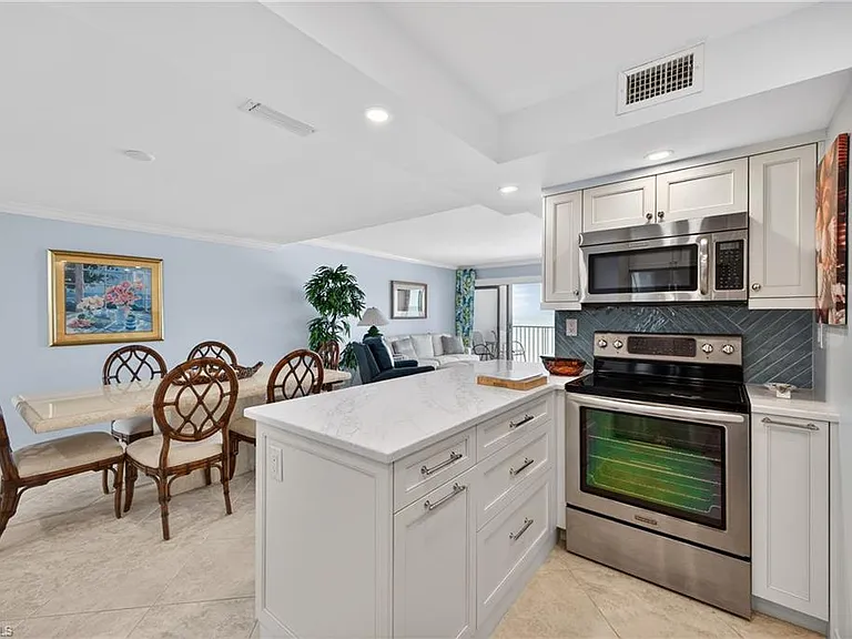 3443 Gulf Shore Blvd N #809 — Photo 7