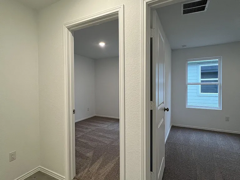 9904 Wye Ml — Photo 21