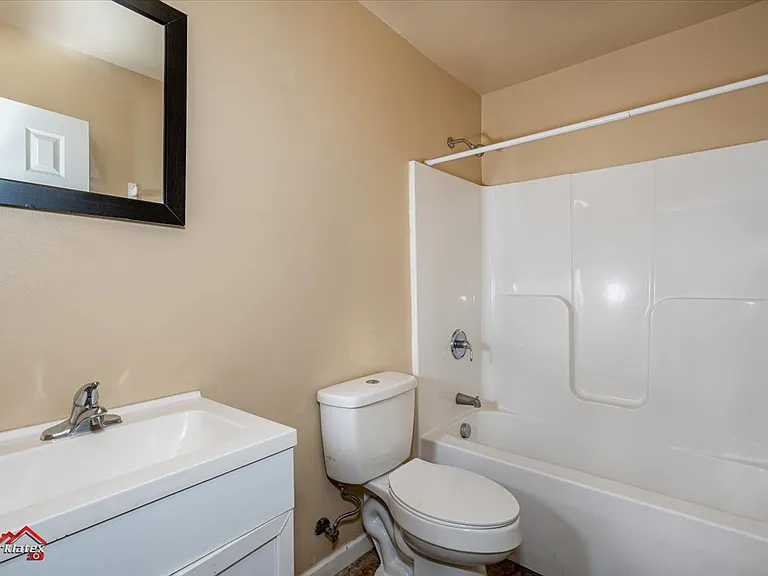 1225 Pecan St #B-2 — Photo 6