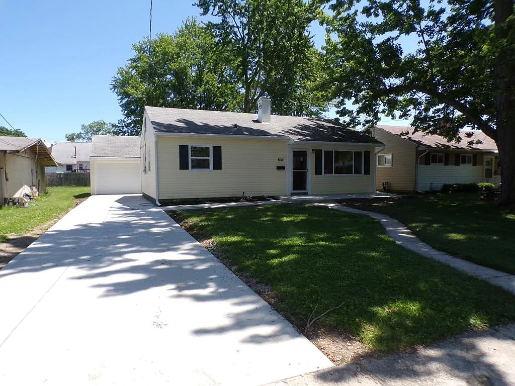 784 Blaine Ave photo 1