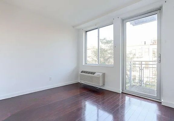 5th image of 286 Stanhope St APT 4C