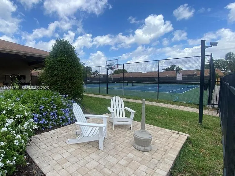 8015 SW 21st Ct #8015 — Photo 2