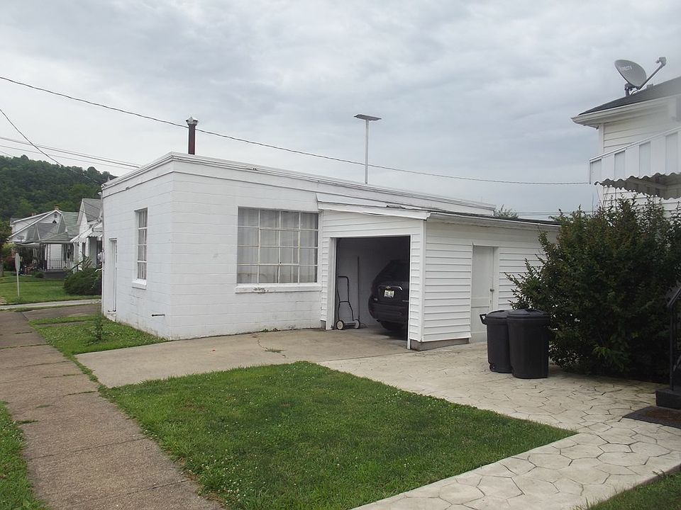 2nd image of 1237 E 2nd St