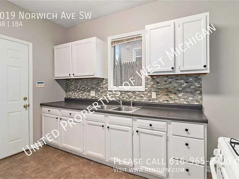 1019 Norwich Ave SW — Photo 9