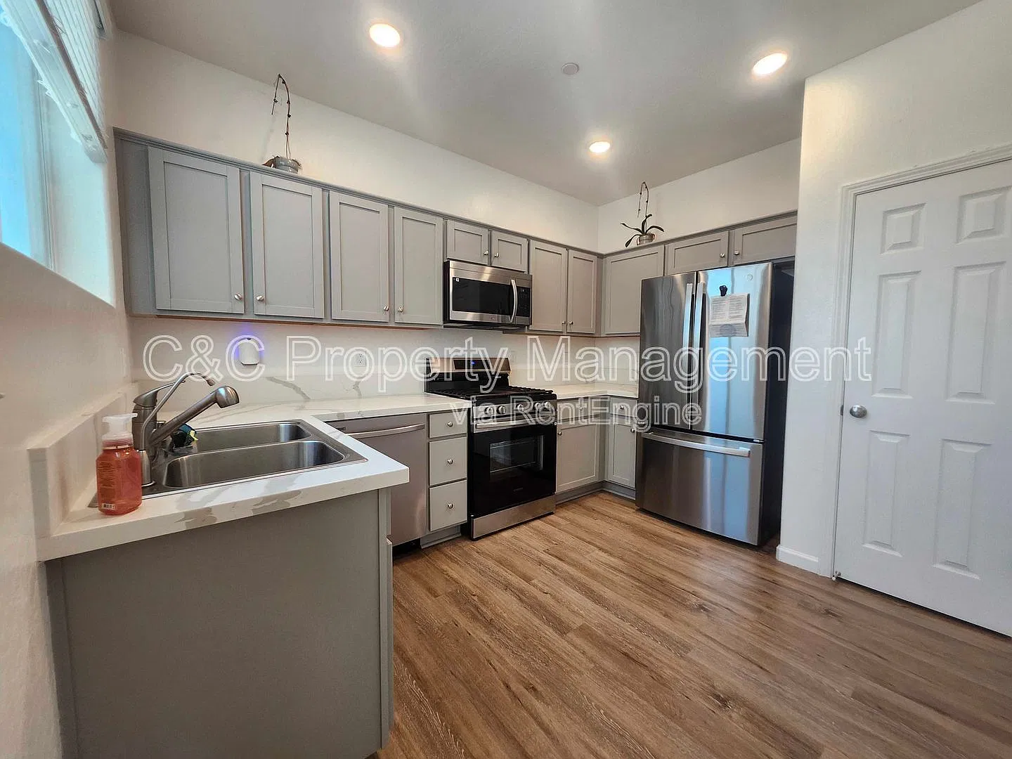3 bed, 2.5 bath, 1109 sqft, $2,195 — Photo 4
