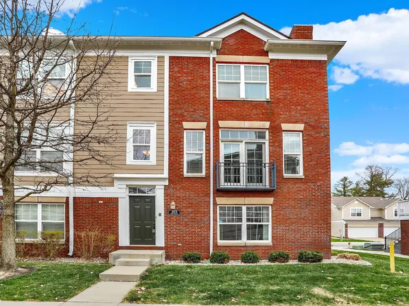 253 1st St NW, Carmel, IN 46032