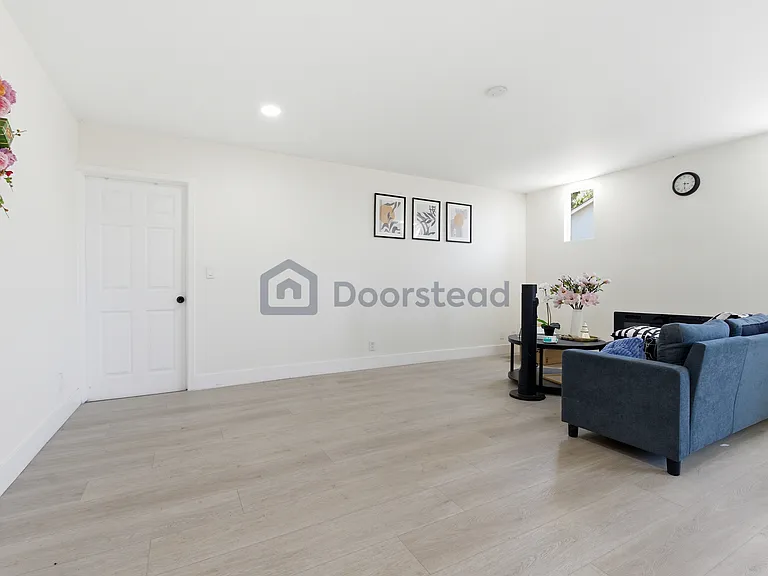 1624 Farringdon Ct — Photo 5