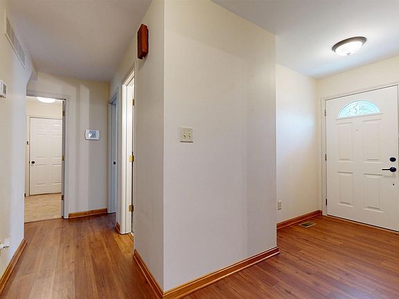 4th image of 7816 Greenbriar Dr