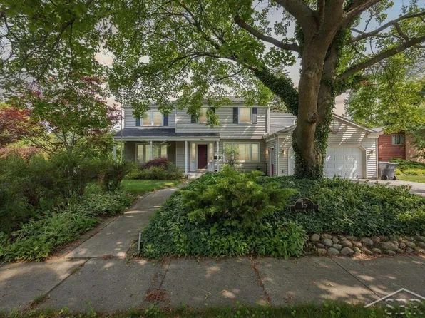 15 Dartmoor Pl, Midland, MI 48640