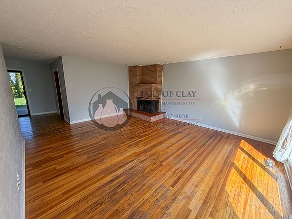 2nd image of 3231 Alberta Ave NE