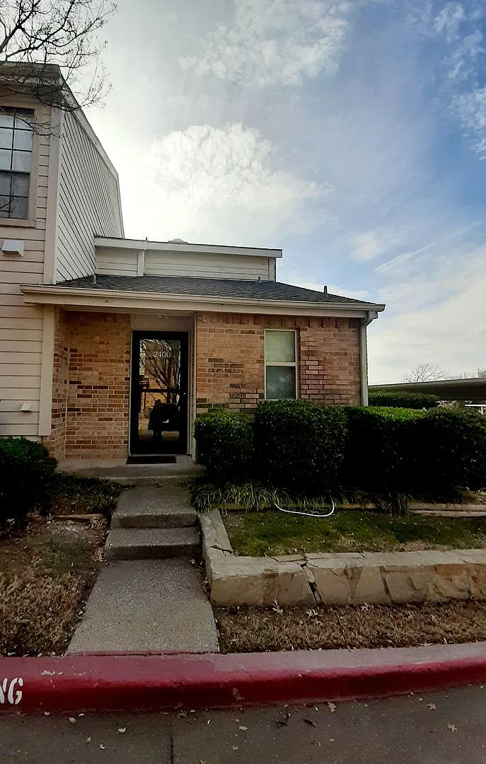 Gorgeous 1 bedroom, 1 and half bath in Farmers Branch — Photo 1