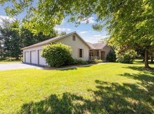 3812 N Hickory Dr, Janesville, WI 53545